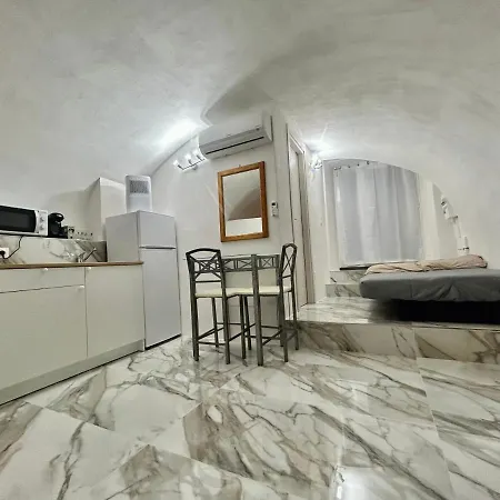 Lägenhet Cave House