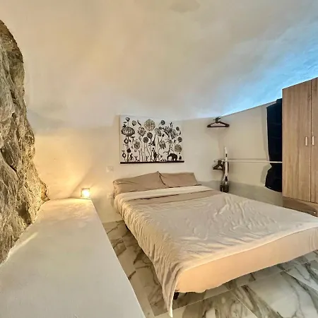 Cave House Apartman