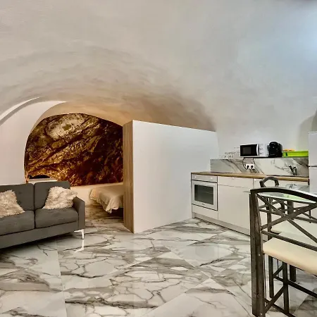 Lägenhet Cave House